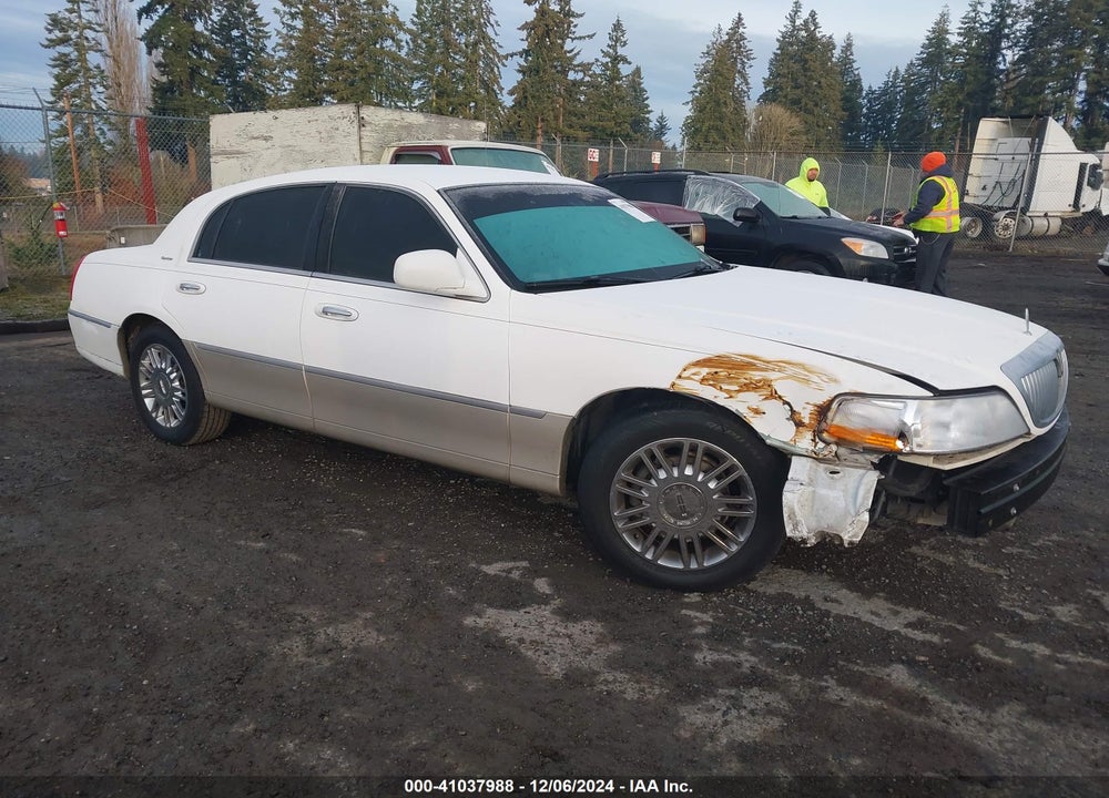 2004 LINCOLN TOWN CAR SIGNATURE VIN: 1LNHM81W54Y636893