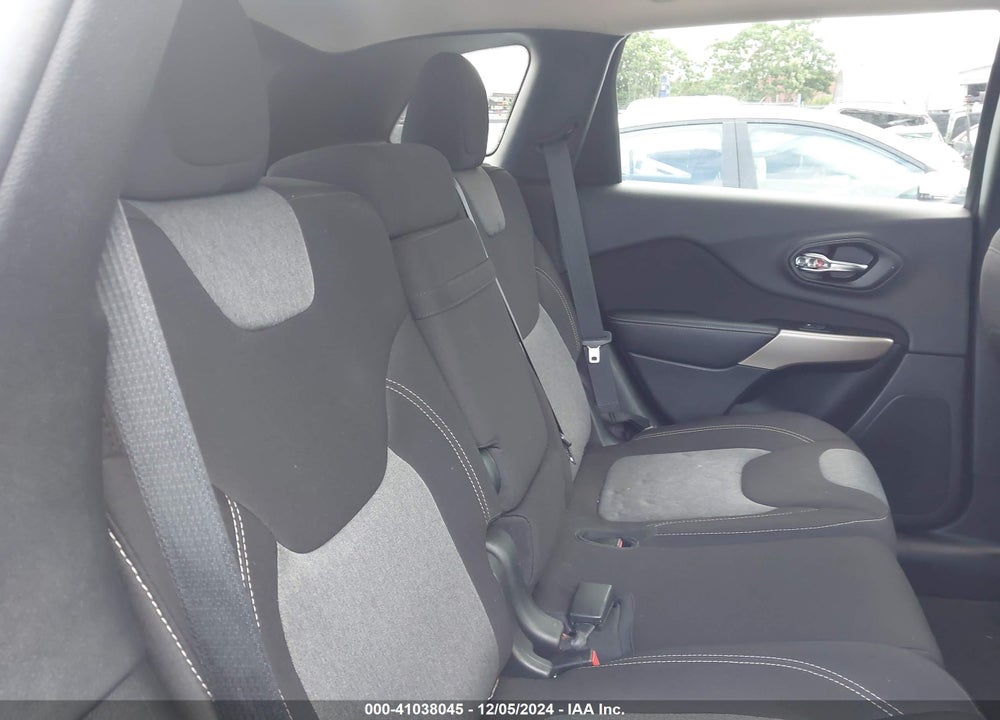 2018 JEEP CHEROKEE LATITUDE FWD VIN: 1C4PJLCB3JD539765