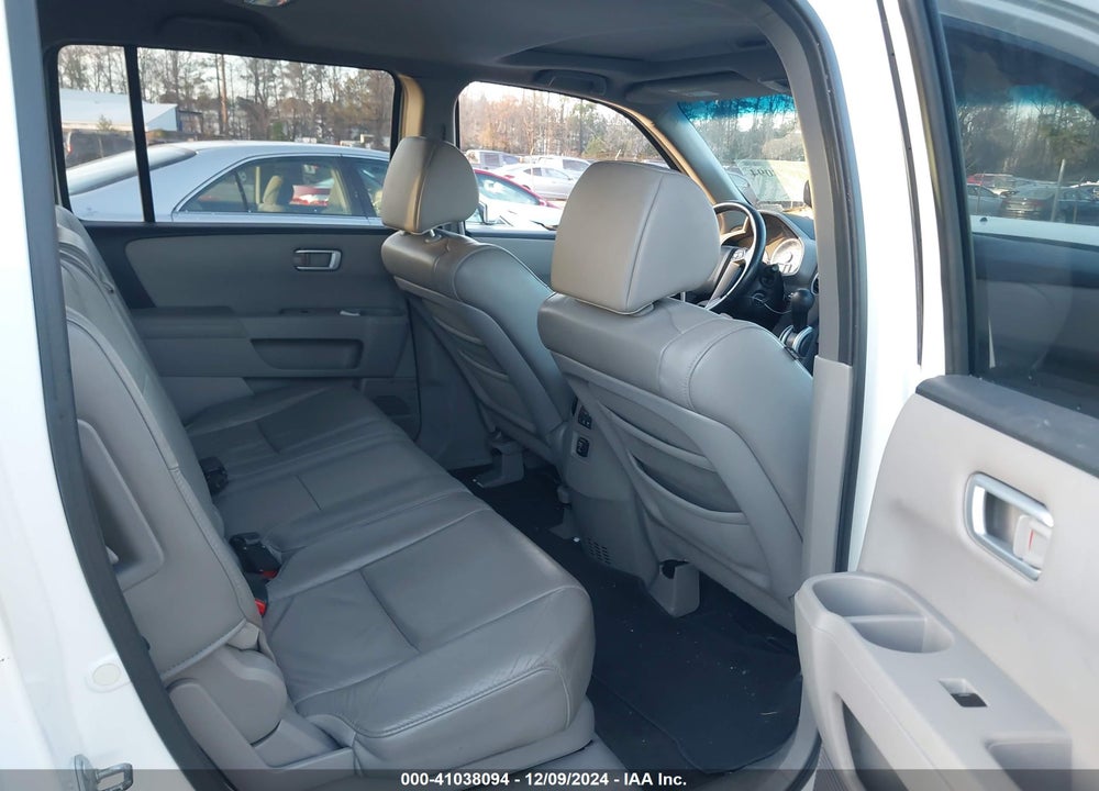 2011 HONDA PILOT EX-L VIN: 5FNYF3H56BB014802