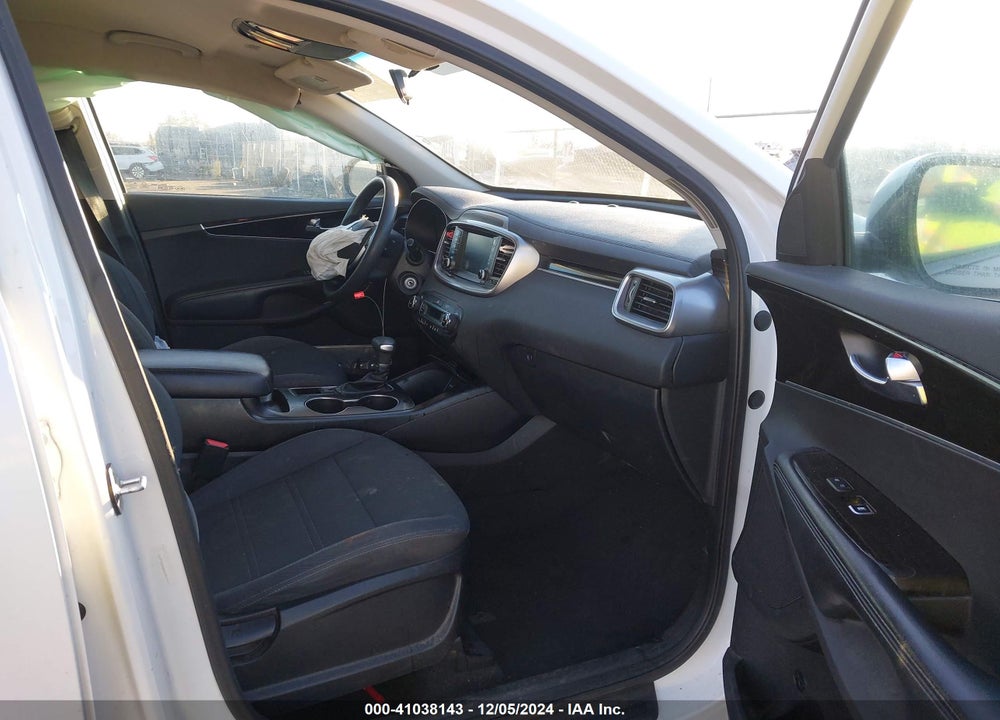 2019 KIA SORENTO 3.3L LX VIN: 5XYPGDA58KG457017