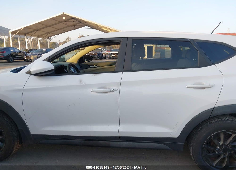 2016 HYUNDAI TUCSON SE VIN: KM8J23A42GU126571