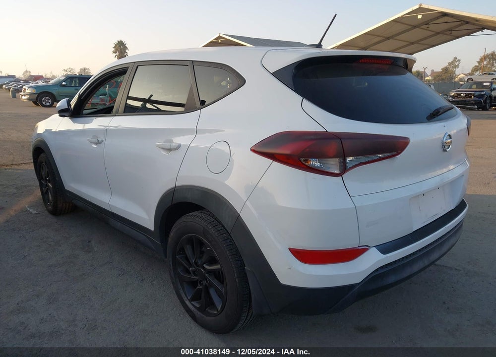 2016 HYUNDAI TUCSON SE VIN: KM8J23A42GU126571