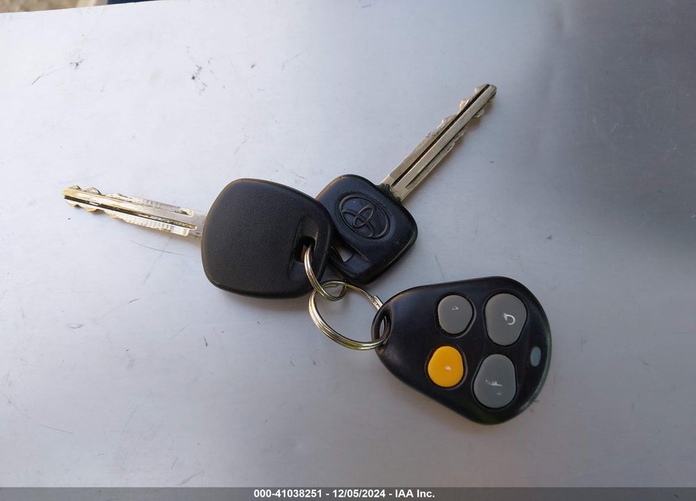 2002 TOYOTA CAMRY LE VIN: JTDBE32K320081024