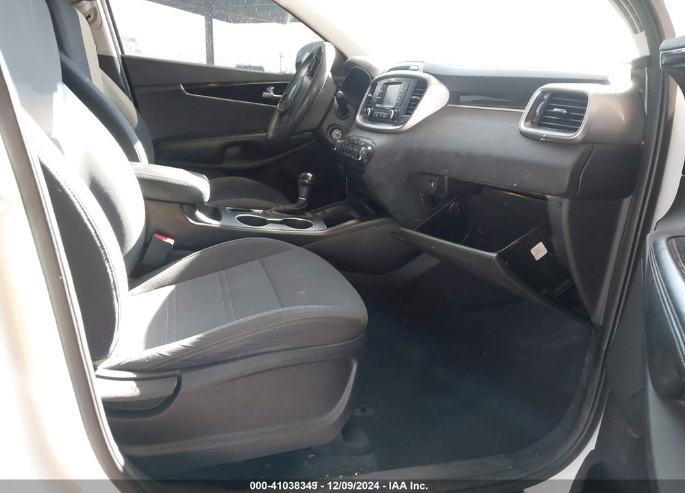 2017 KIA SORENTO 3.3L LX VIN: 5XYPGDA56HG191022