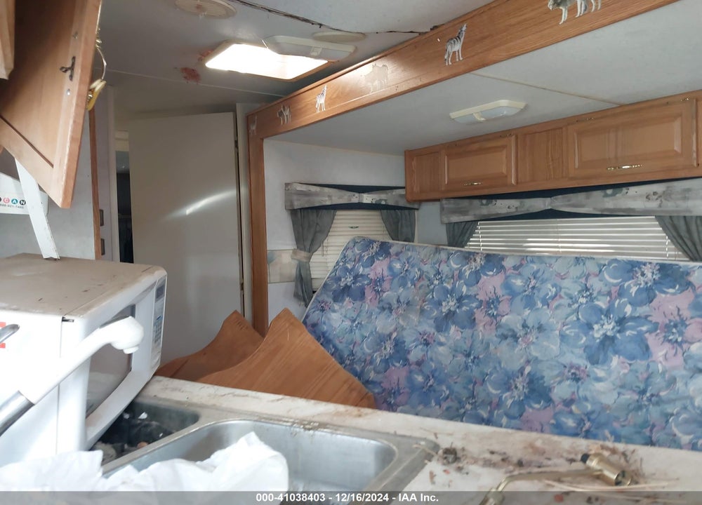 2001 FLEETWOOD PROWL 37D VIN: 1EC1D392X11584699
