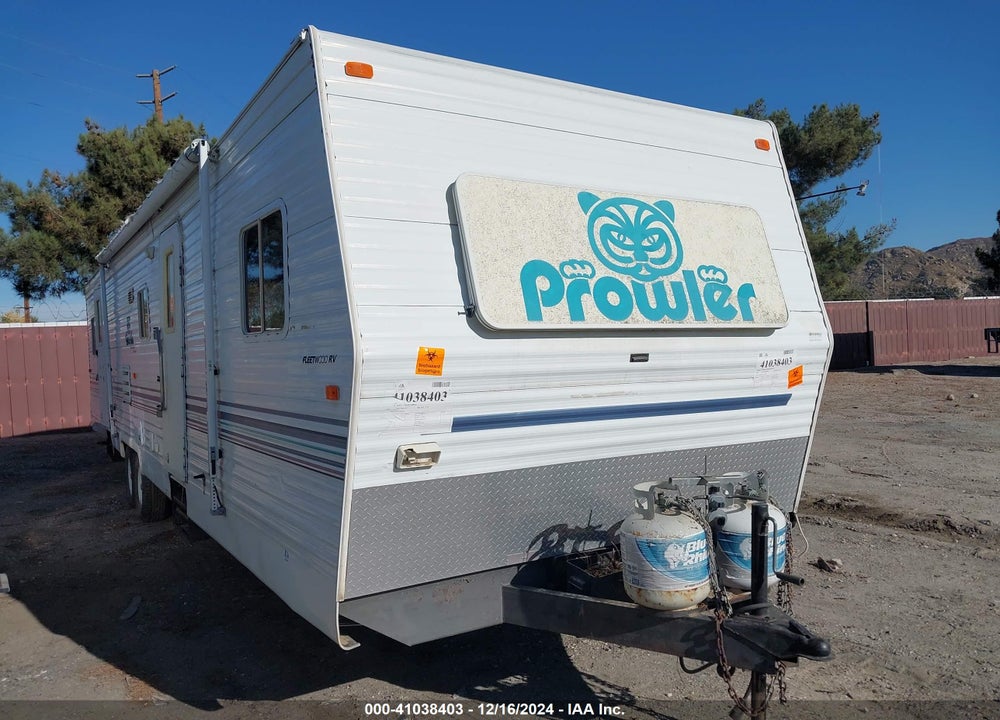 2001 FLEETWOOD PROWL 37D VIN: 1EC1D392X11584699