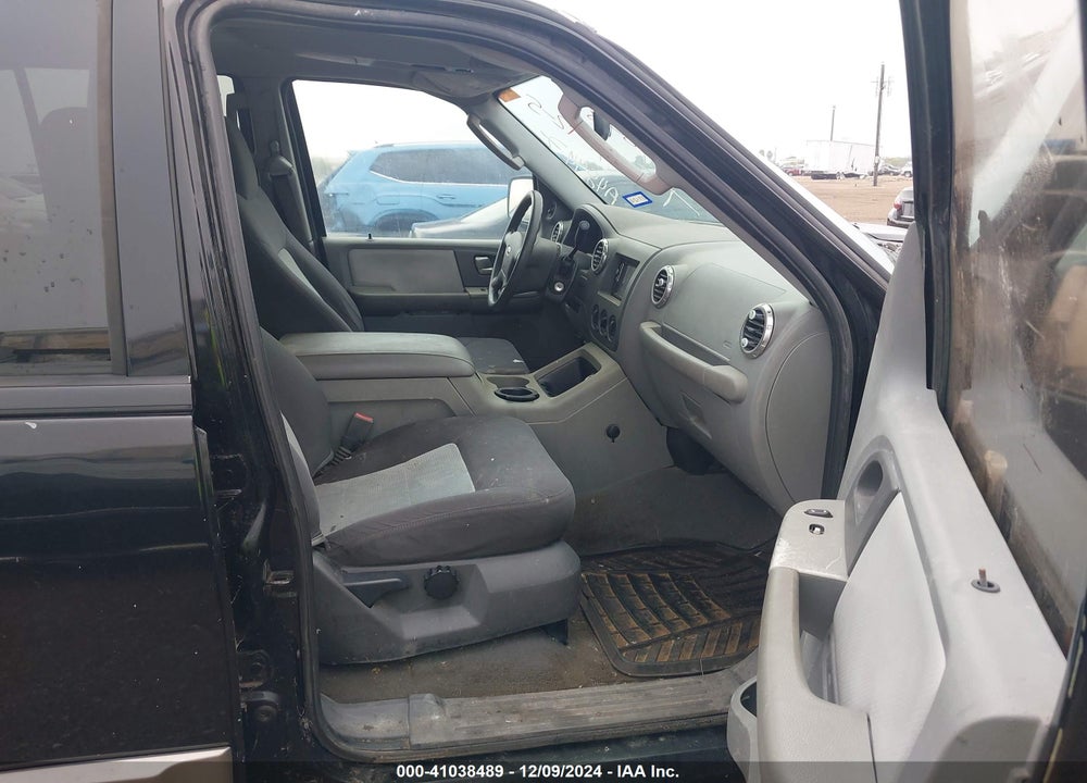 2004 FORD EXPEDITION XLT VIN: 1FMRU15W54LA48947