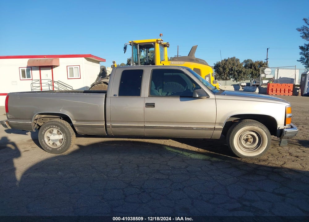1999 CHEVROLET C1500 LS VIN: 1GCEC19R4XR107854