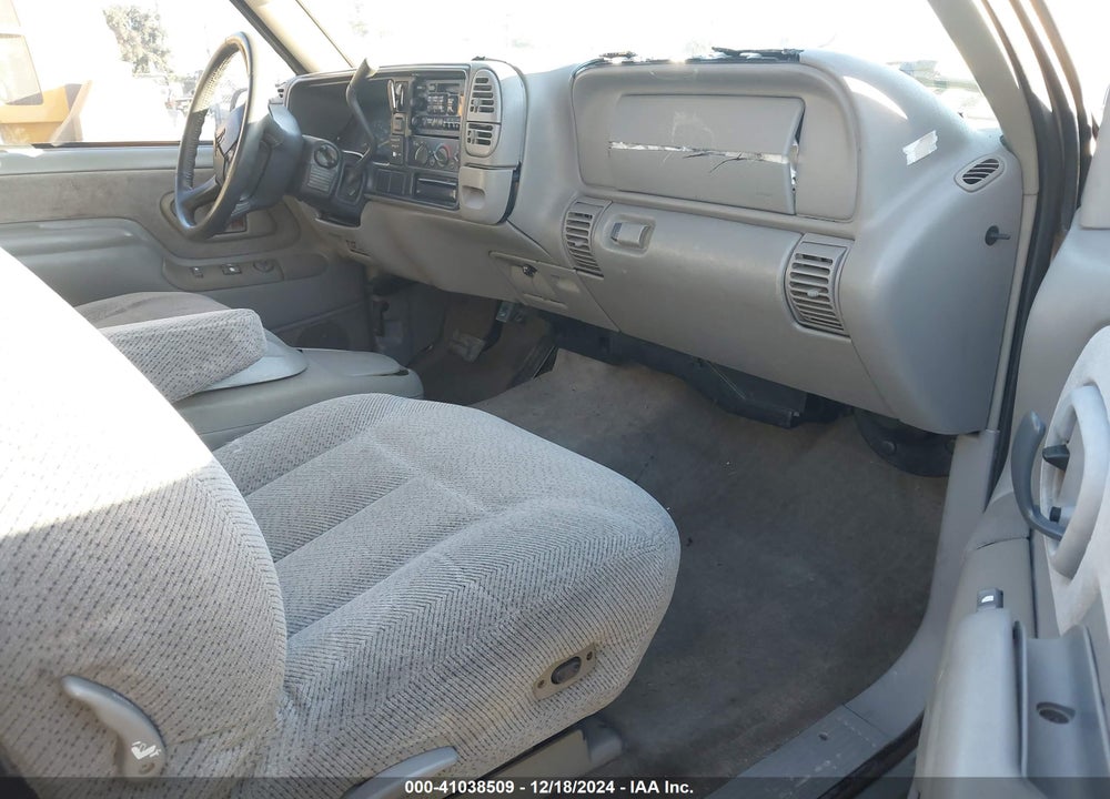 1999 CHEVROLET C1500 LS VIN: 1GCEC19R4XR107854
