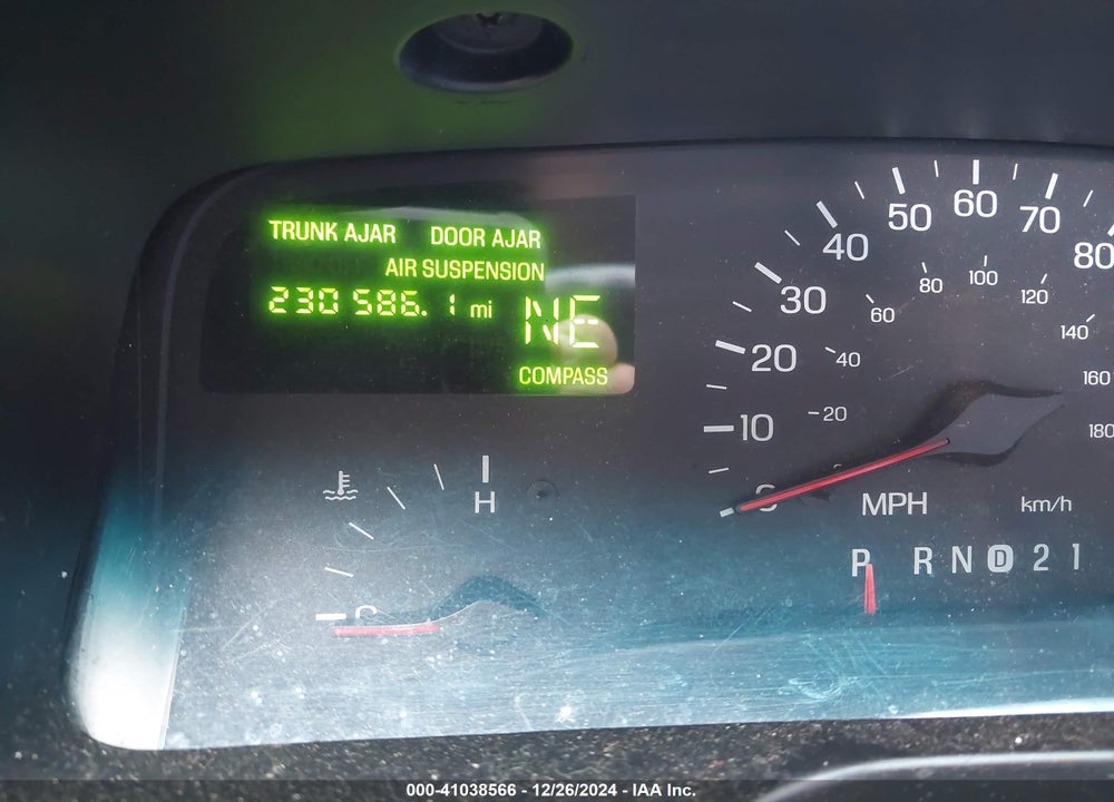 1999 LINCOLN TOWN CAR SIGNATURE VIN: 1LNHM82W5XY632295
