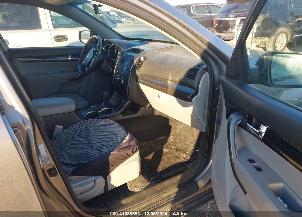 2013 KIA SORENTO LX V6 VIN: 5XYKTDA27DG403920