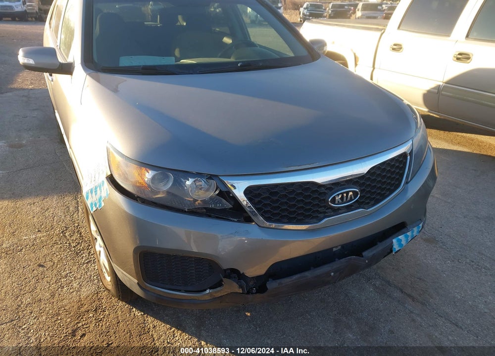 2013 KIA SORENTO LX V6 VIN: 5XYKTDA27DG403920