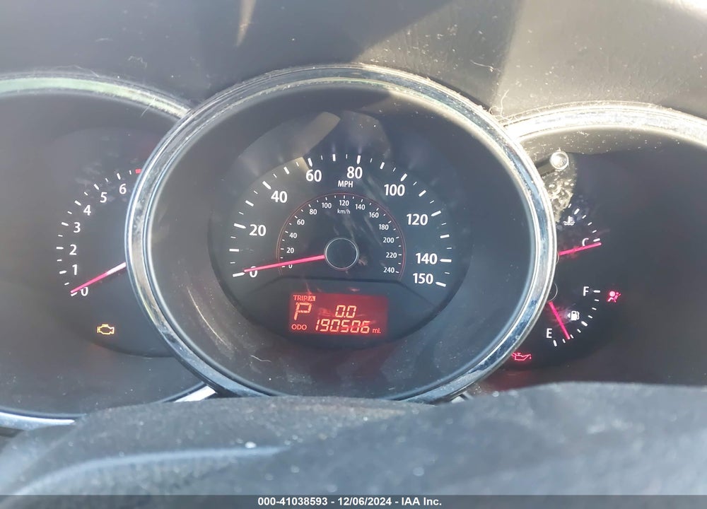 2013 KIA SORENTO LX V6 VIN: 5XYKTDA27DG403920