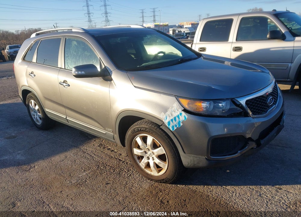 2013 KIA SORENTO LX V6 VIN: 5XYKTDA27DG403920