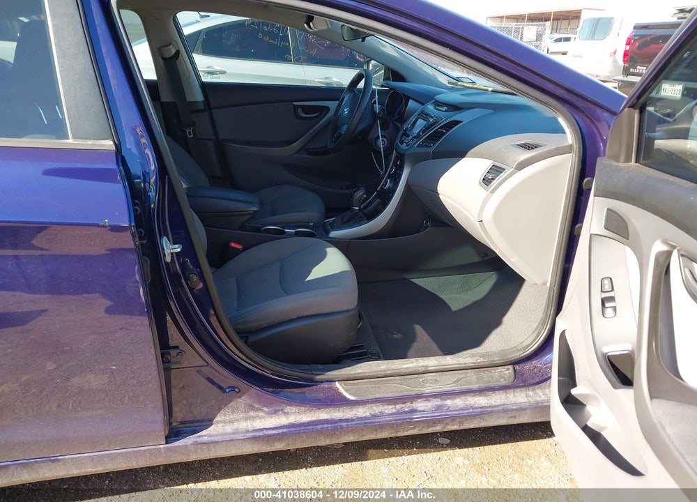 2014 HYUNDAI ELANTRA VIN: 5NPDH4AE8EH535390