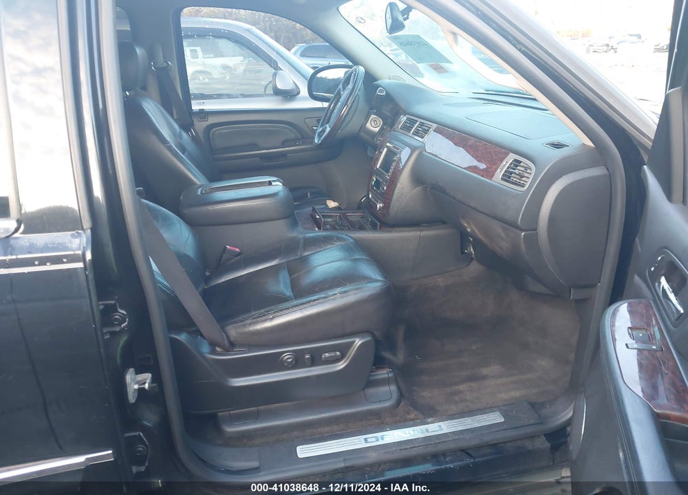 2008 GMC YUKON XL 1500 DENALI VIN: 1GKFC66808J196257