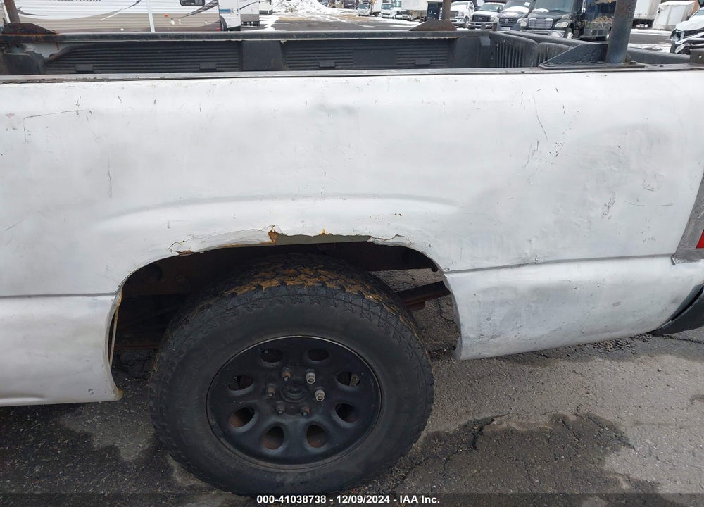2005 GMC SIERRA 1500 WORK TRUCK VIN: 1GTEC19V55E312102