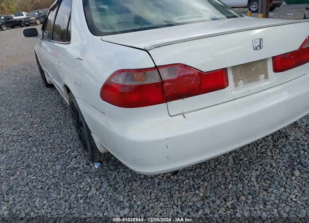 2000 HONDA ACCORD 3.0 EX VIN: 1HGCG1656YA067663