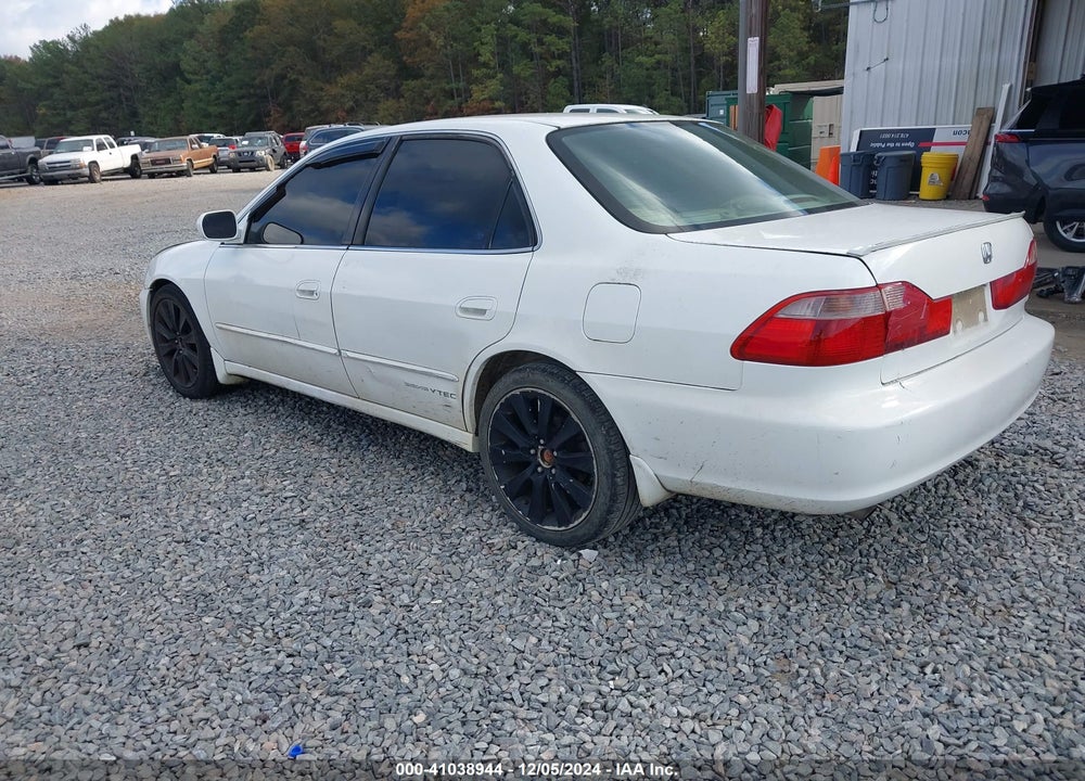 2000 HONDA ACCORD 3.0 EX VIN: 1HGCG1656YA067663
