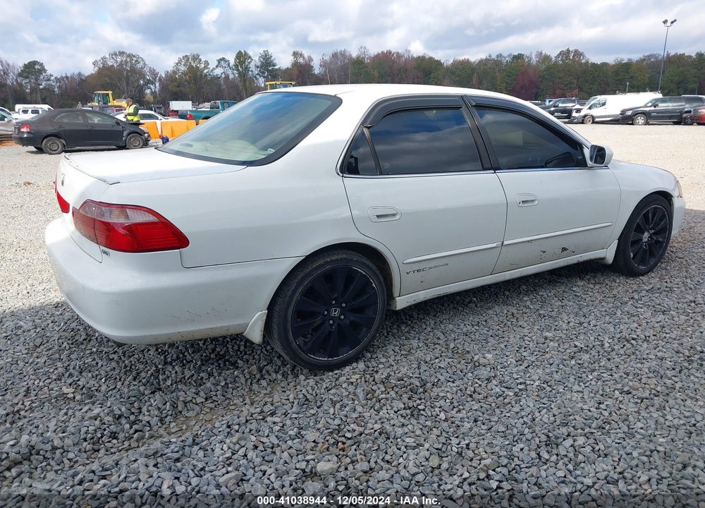 2000 HONDA ACCORD 3.0 EX VIN: 1HGCG1656YA067663