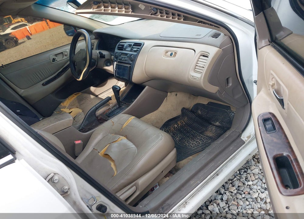 2000 HONDA ACCORD 3.0 EX VIN: 1HGCG1656YA067663