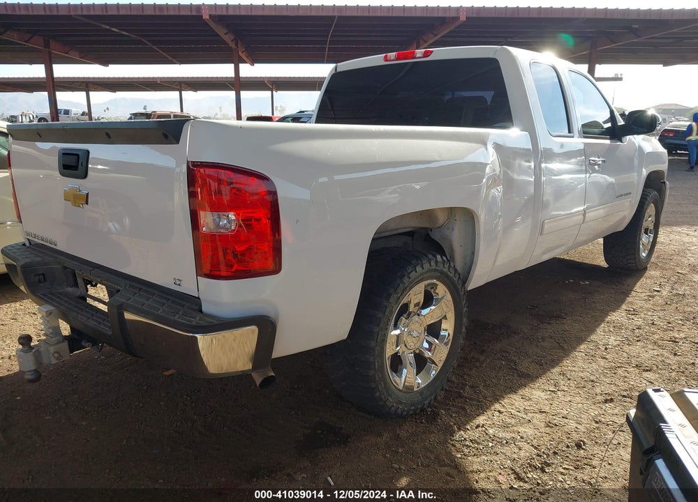 2011 CHEVROLET SILVERADO 1500 LT VIN: 1GCRCSE01BZ324995
