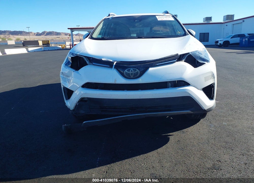 2018 TOYOTA RAV4 ADVENTURE/XLE VIN: 2T3WFREV1JW457317