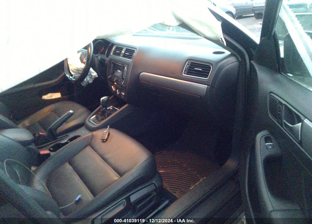 2015 VOLKSWAGEN JETTA 1.8T SE VIN: 3VWD17AJ3FM255064