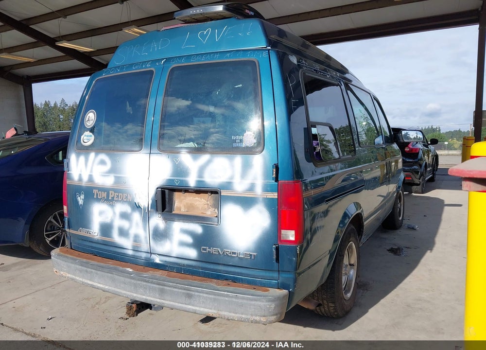 2000 CHEVROLET ASTRO UPFITTER PKG. VIN: 1GBDM19W1YB196117