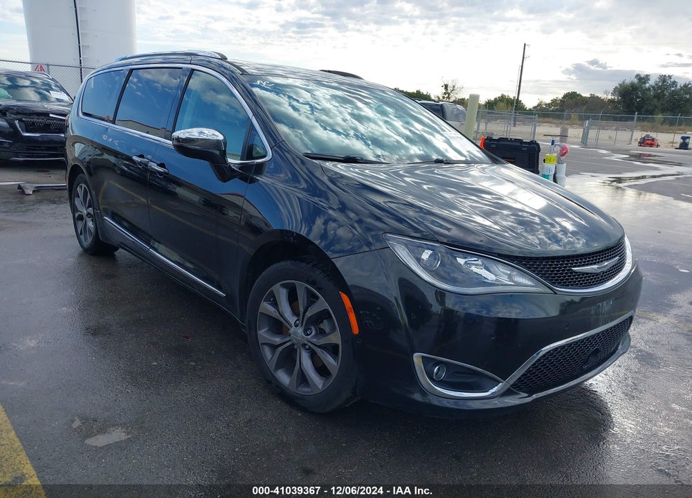2017 CHRYSLER PACIFICA LIMITED VIN: 2C4RC1GG7HR647584