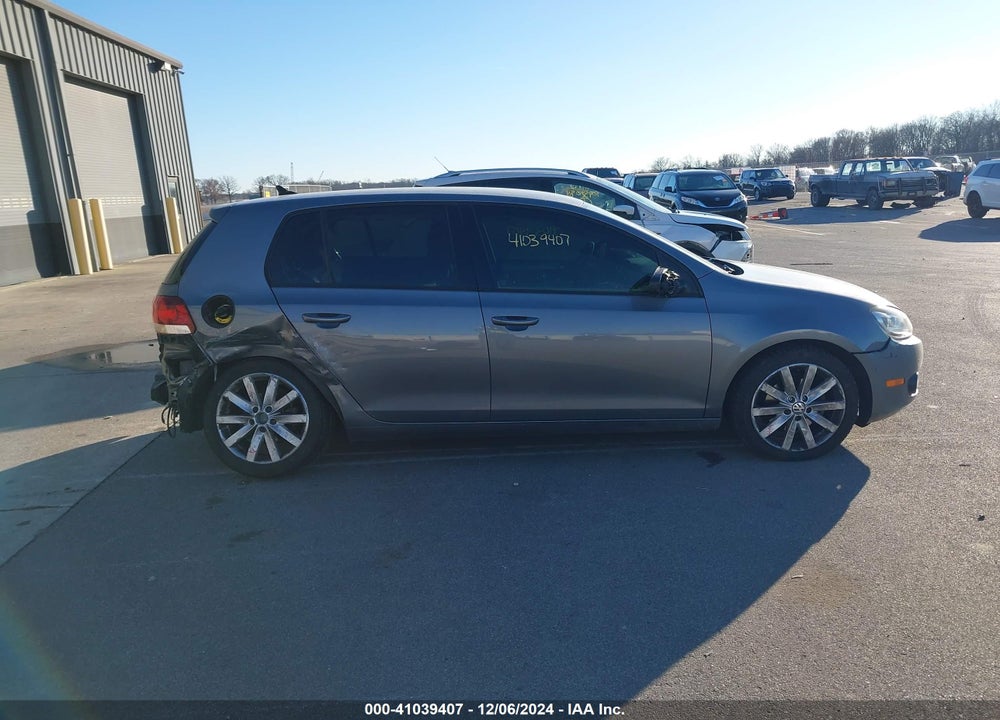 2011 VOLKSWAGEN GOLF VIN: WVWDM9AJ9BW066239