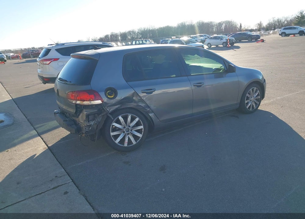 2011 VOLKSWAGEN GOLF VIN: WVWDM9AJ9BW066239