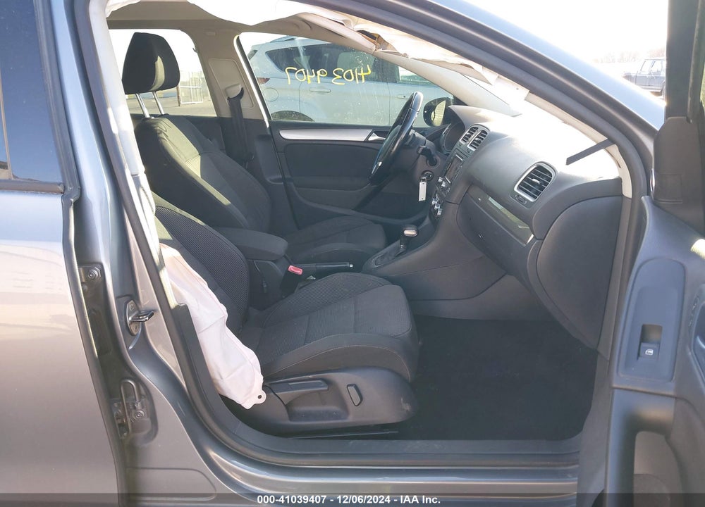 2011 VOLKSWAGEN GOLF VIN: WVWDM9AJ9BW066239