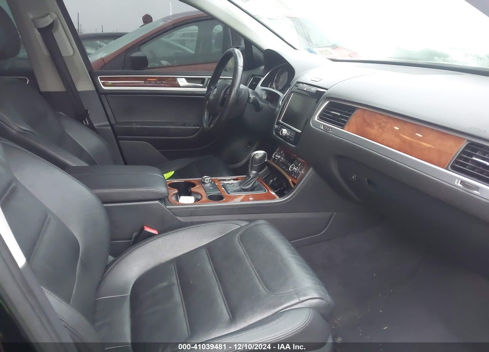 2013 VOLKSWAGEN TOUAREG VR6 LUX VIN: WVGEF9BP6DD005667