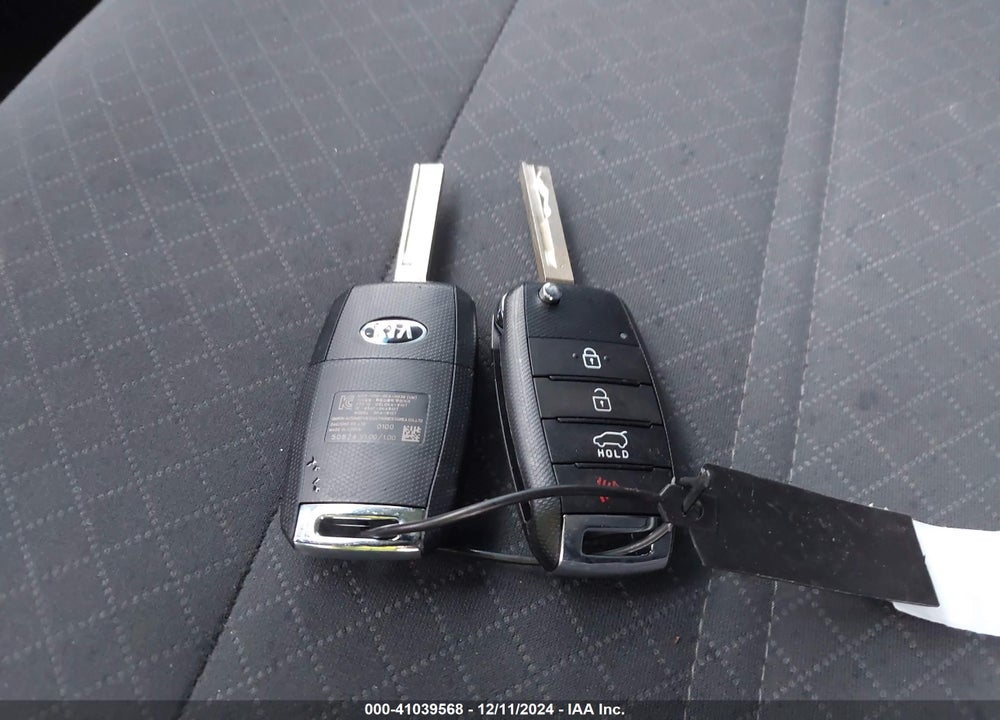 2017 KIA SORENTO 3.3L LX VIN: 5XYPGDA59HG326526