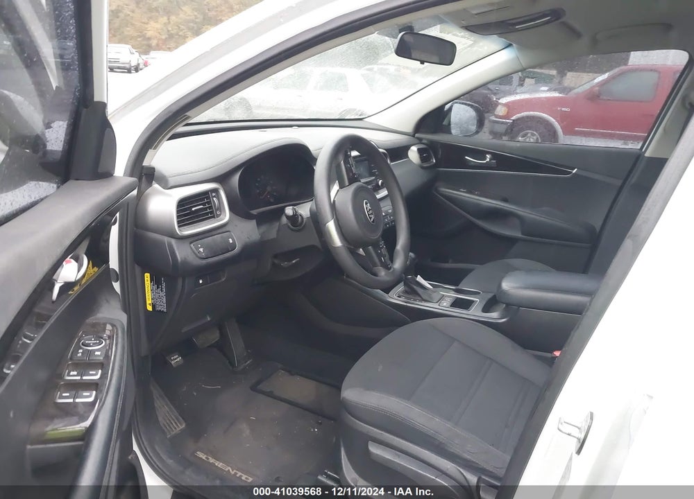 2017 KIA SORENTO 3.3L LX VIN: 5XYPGDA59HG326526