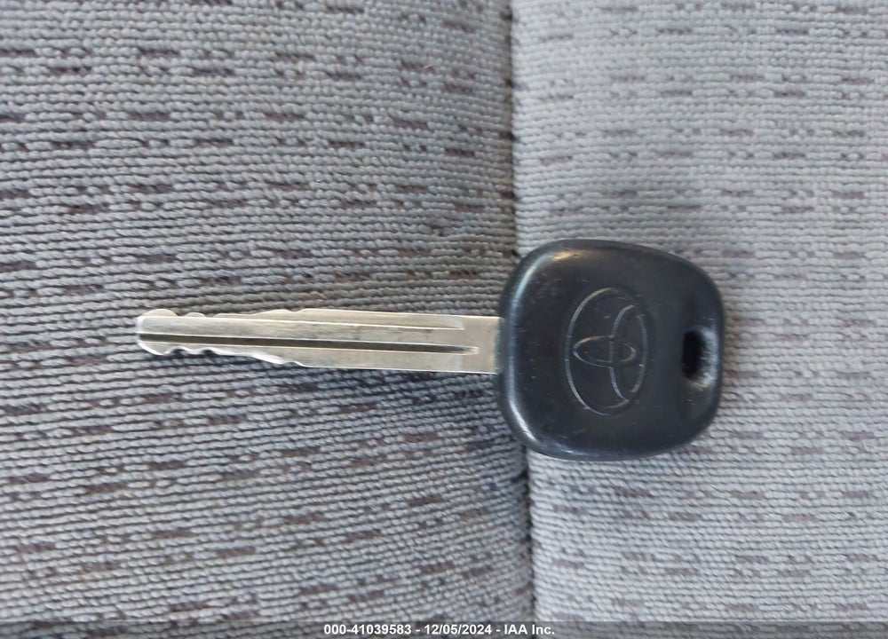 2007 TOYOTA COROLLA CE VIN: 1NXBR32E07Z861282