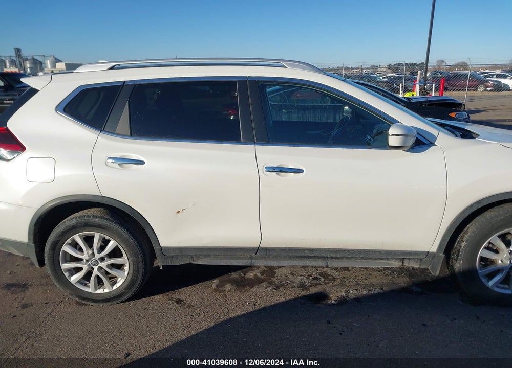 2018 NISSAN ROGUE SV VIN: KNMAT2MV9JP611022