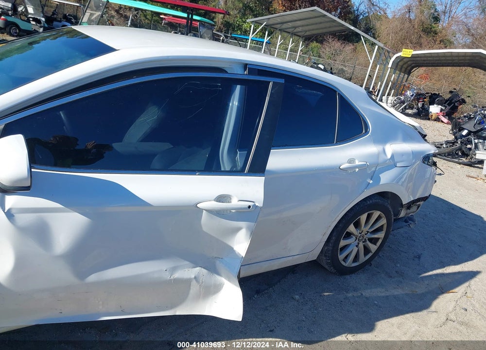 2018 TOYOTA CAMRY LE VIN: 4T1B11HK2JU613678