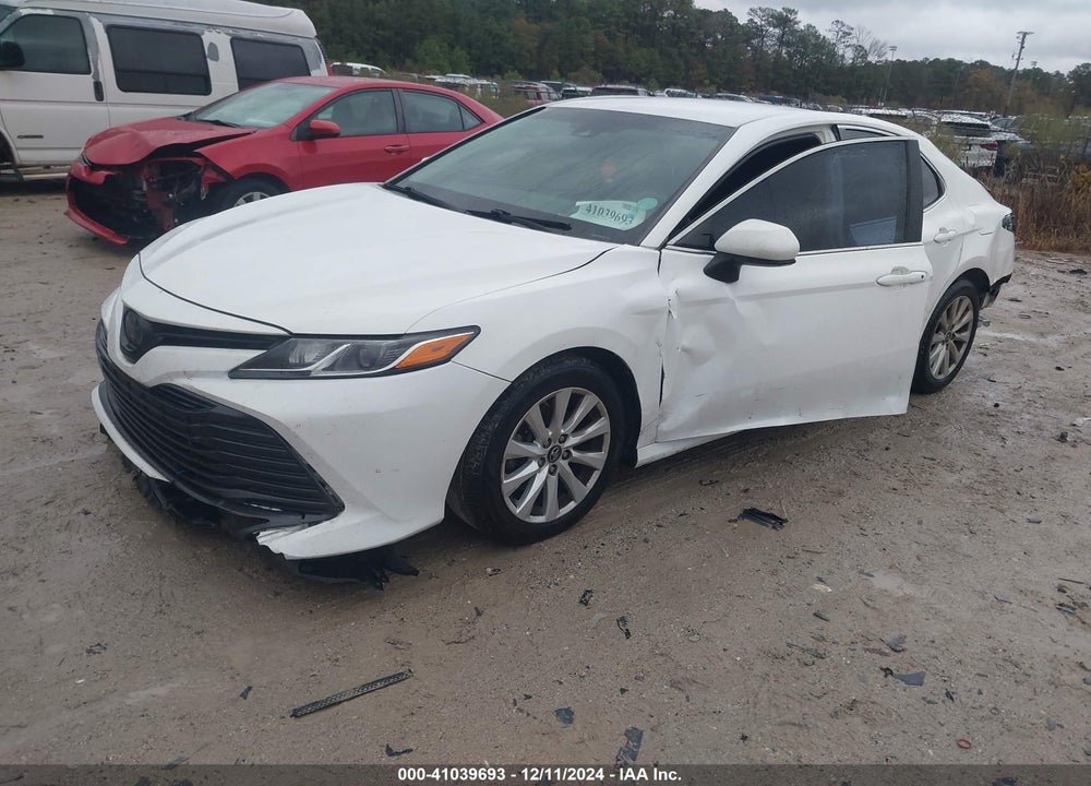 2018 TOYOTA CAMRY LE VIN: 4T1B11HK2JU613678