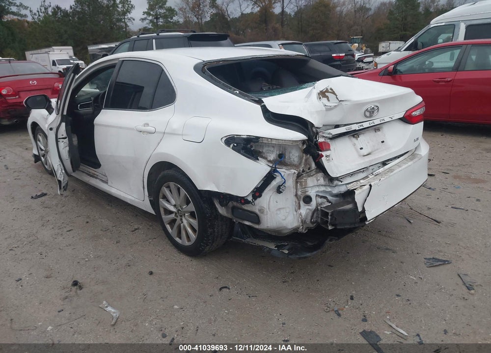 2018 TOYOTA CAMRY LE VIN: 4T1B11HK2JU613678