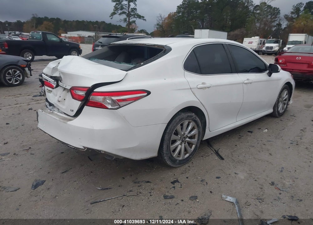 2018 TOYOTA CAMRY LE VIN: 4T1B11HK2JU613678