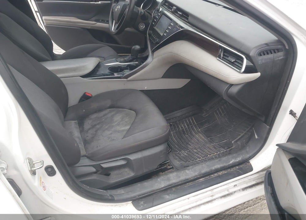 2018 TOYOTA CAMRY LE VIN: 4T1B11HK2JU613678