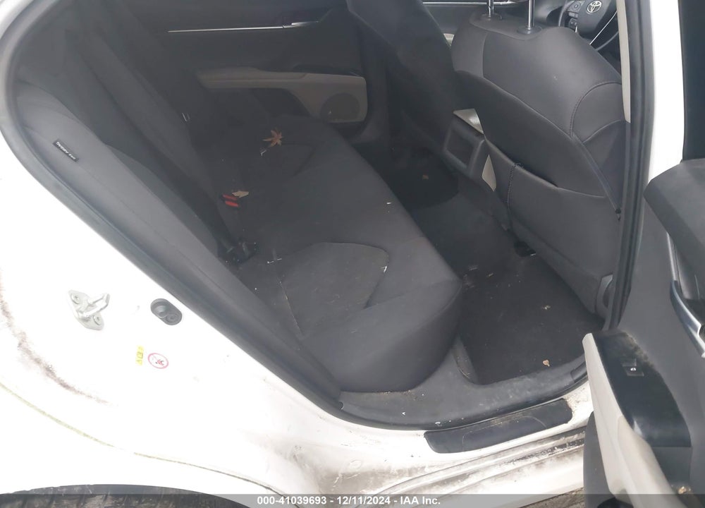 2018 TOYOTA CAMRY LE VIN: 4T1B11HK2JU613678