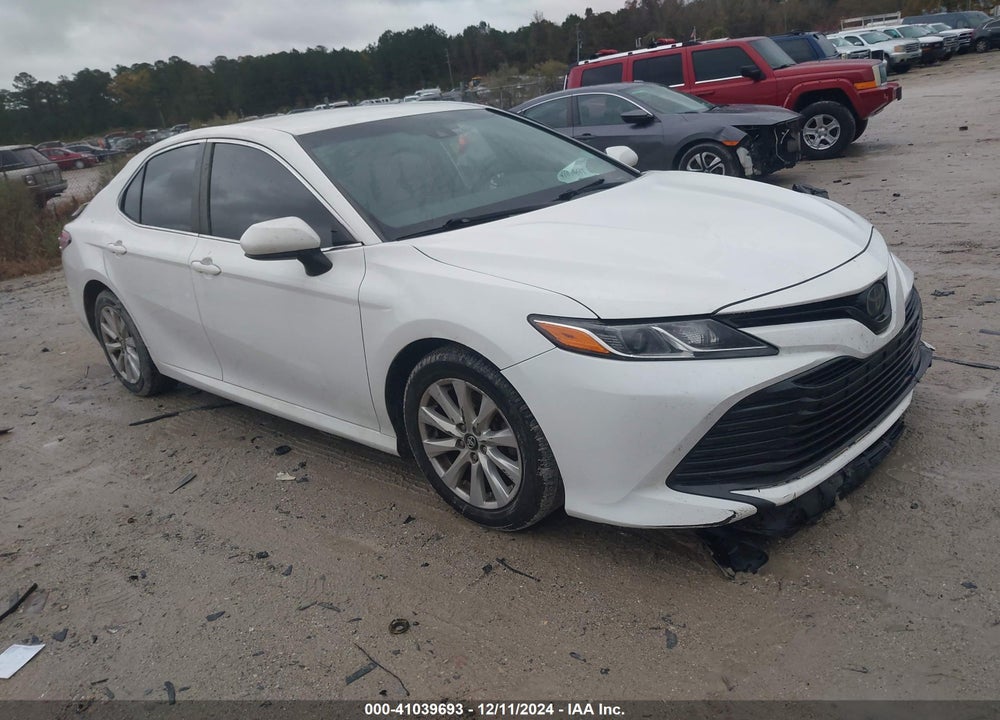 2018 TOYOTA CAMRY LE VIN: 4T1B11HK2JU613678