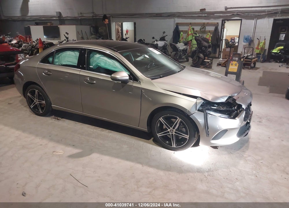 2019 MERCEDES-BENZ A 220 4MATIC VIN: WDD3G4FB0KW035538