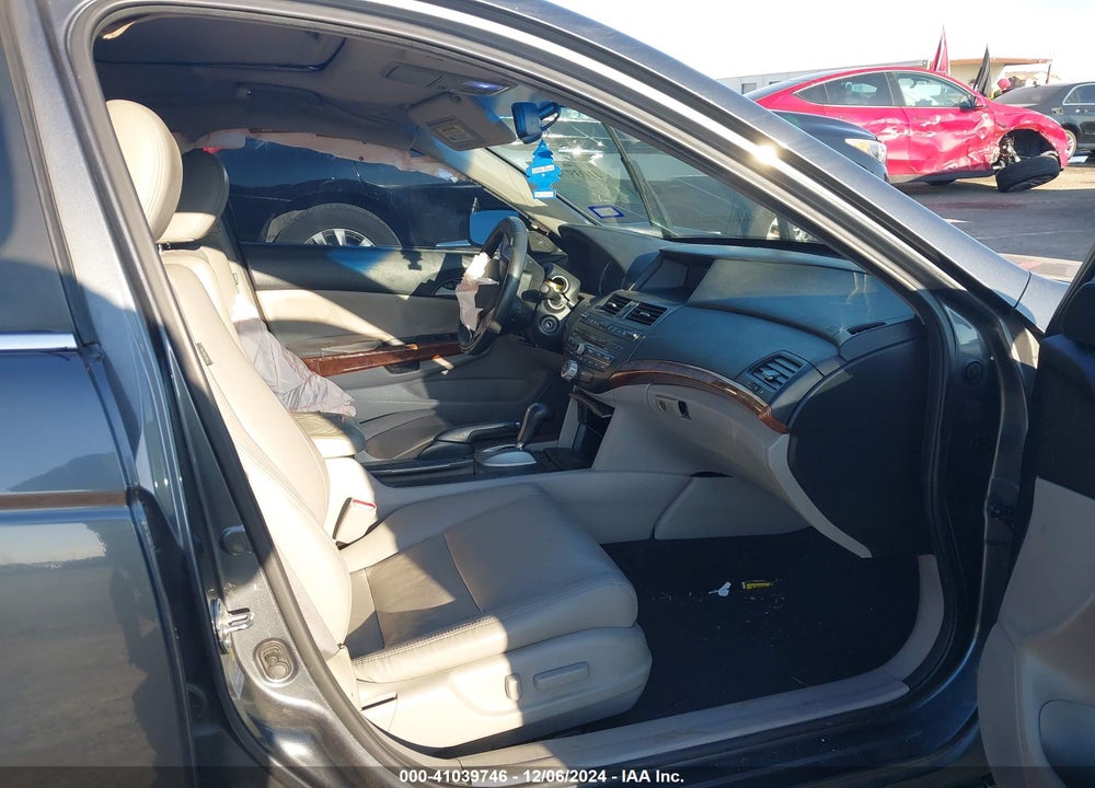 2011 HONDA ACCORD VIN: 1HGCP3F81BA019937