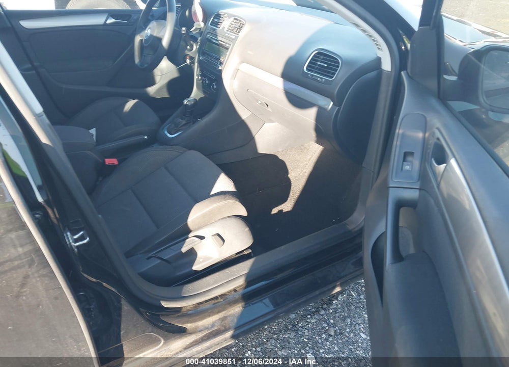 2014 VOLKSWAGEN GOLF 2.5L VIN: WVWDB7AJ0EW011855