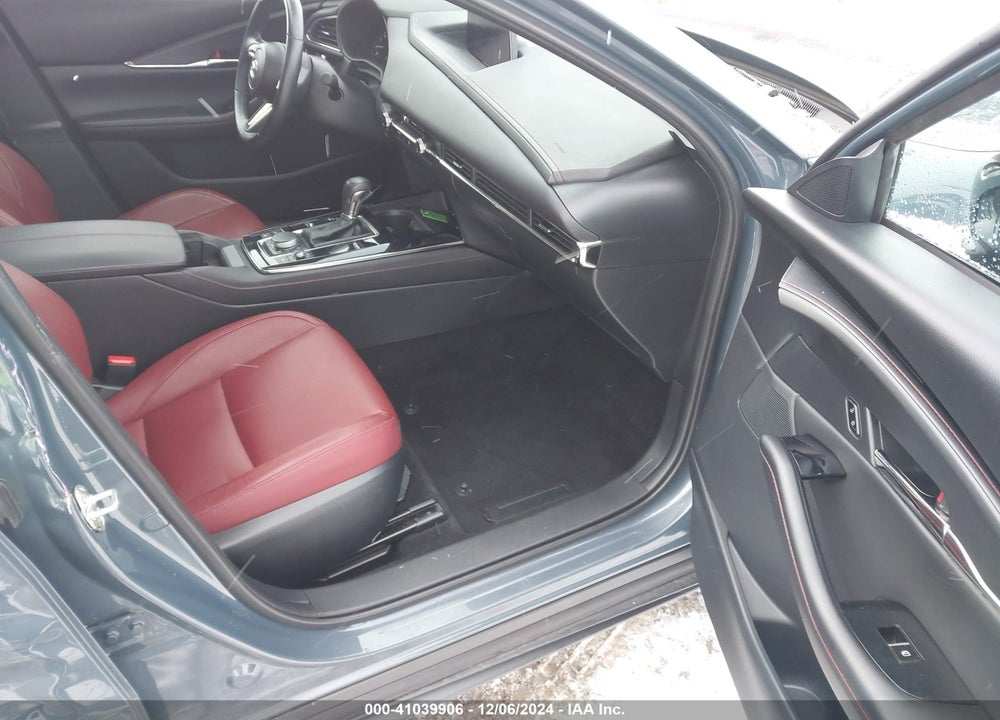 2023 MAZDA CX-30 2.5 S CARBON EDITION VIN: 3MVDMBCMXPM513424