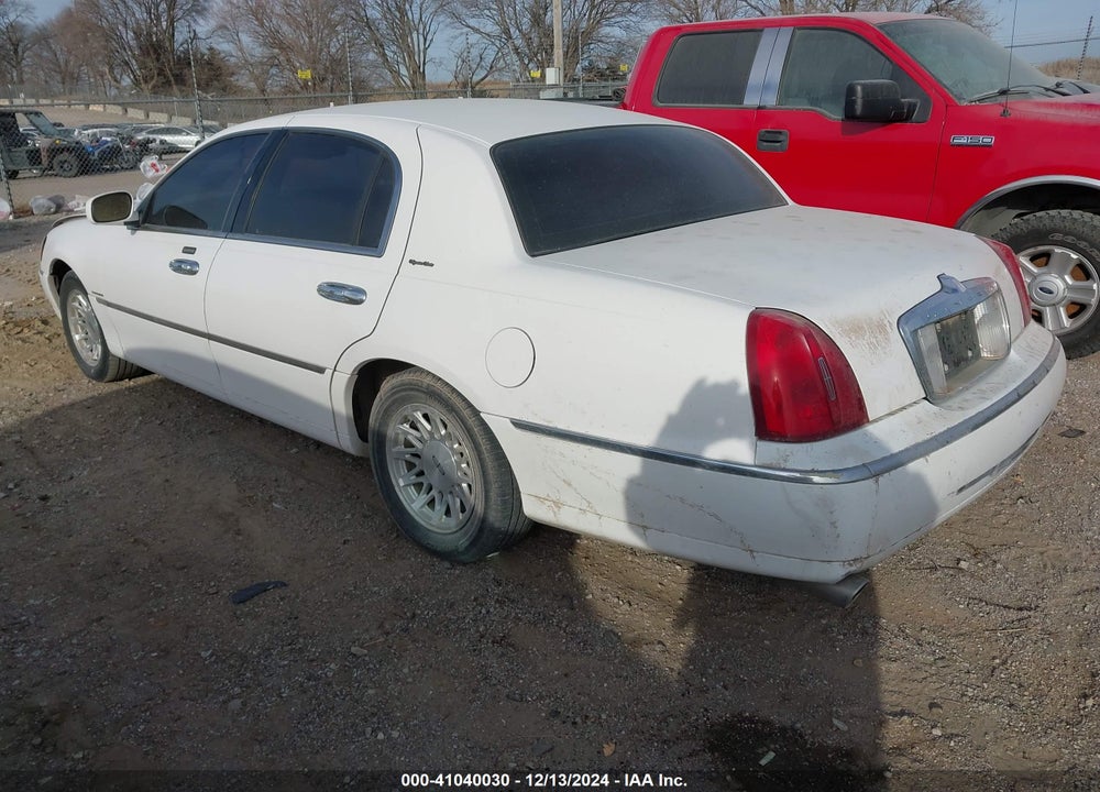 1999 LINCOLN TOWN CAR SIGNATURE VIN: 1LNHM82W9XY655921